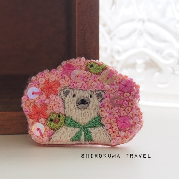 Polar bear【Cherry blossom viewing】 embroidery brooch 2 刺繡胸針 第3張的照片