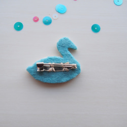 【Swan】 embroidery brooch 刺繡胸針 第4張的照片