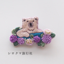 【Polar bear on rainy day】 embroidery brooch 刺繡胸針 第1張的照片