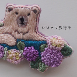 【Polar bear on rainy day】 embroidery brooch 刺繡胸針 第3張的照片