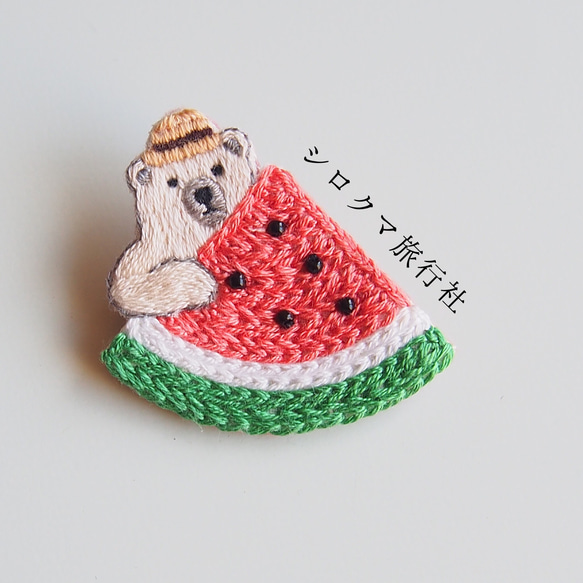 【Polar bear & watermelon】 embroidery brooch 刺繡胸針　Red 第2張的照片