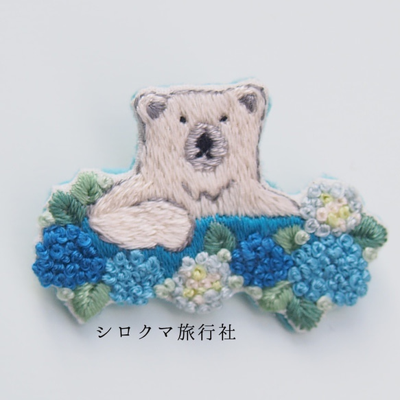 【Polar bear on rainy day】 embroidery brooch 刺繡胸針 Blue 第2張的照片