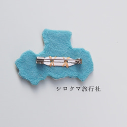 【Polar bear on rainy day】 embroidery brooch 刺繡胸針 Blue 第4張的照片