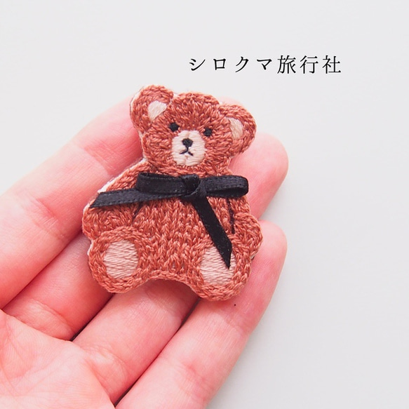 【Teddy bear with ribbon】embroidery brooch 刺繡胸針 Brown 第4張的照片