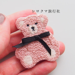 【Teddy bear with ribbon】embroidery brooch 刺繡胸針　Pink brown 第4張的照片