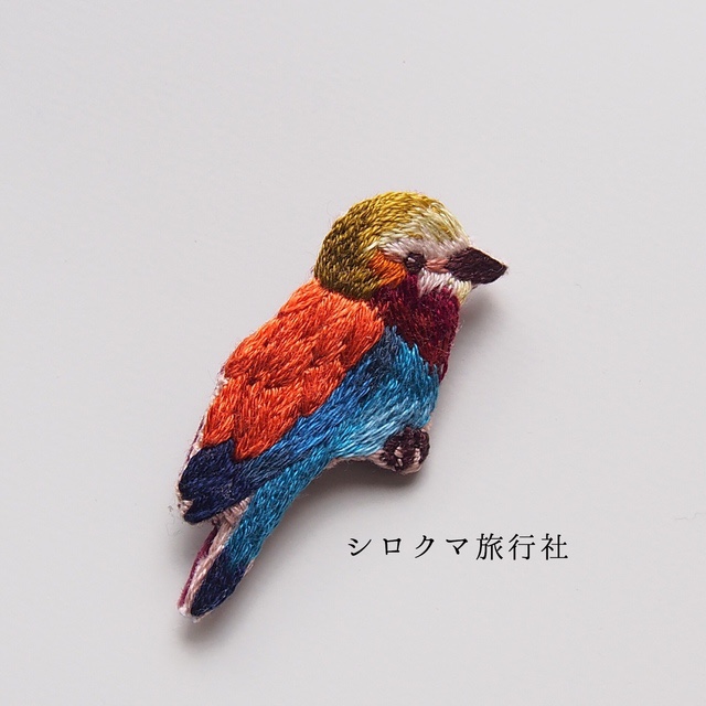 すぐ発送】【秋色】ライラックニシブッポウソウ刺繍ブローチ（きれいな 