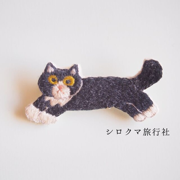 【すぐ発送】のびるネコ刺繍ブローチ 黒【猫】 2枚目の画像