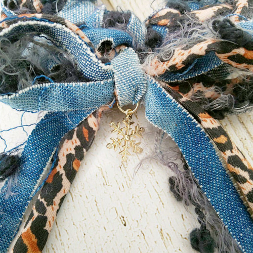 ¨̮チェック×ファー×デニムリボンのシュシュ ̮チェック×ファー×デニムリボンのシュシュ