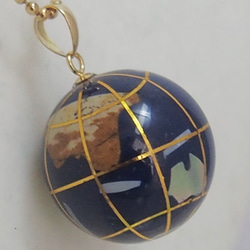 жＫ１８ＹＧラピスラズリ地球儀ペントップ　１個 2枚目の画像