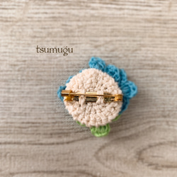 小花ブローチ（スカイブルー・グリーン）　レース編み　ビーズ　#051 3枚目の画像