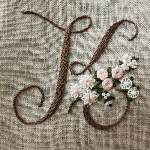 お花とアルファベットの刺繍キット K キット 刺繍教室 アトリエプチ
