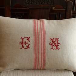 クロスステッチ　刺繍キット　リトアニアリネン　縫製済みクッションカバー　 1枚目の画像