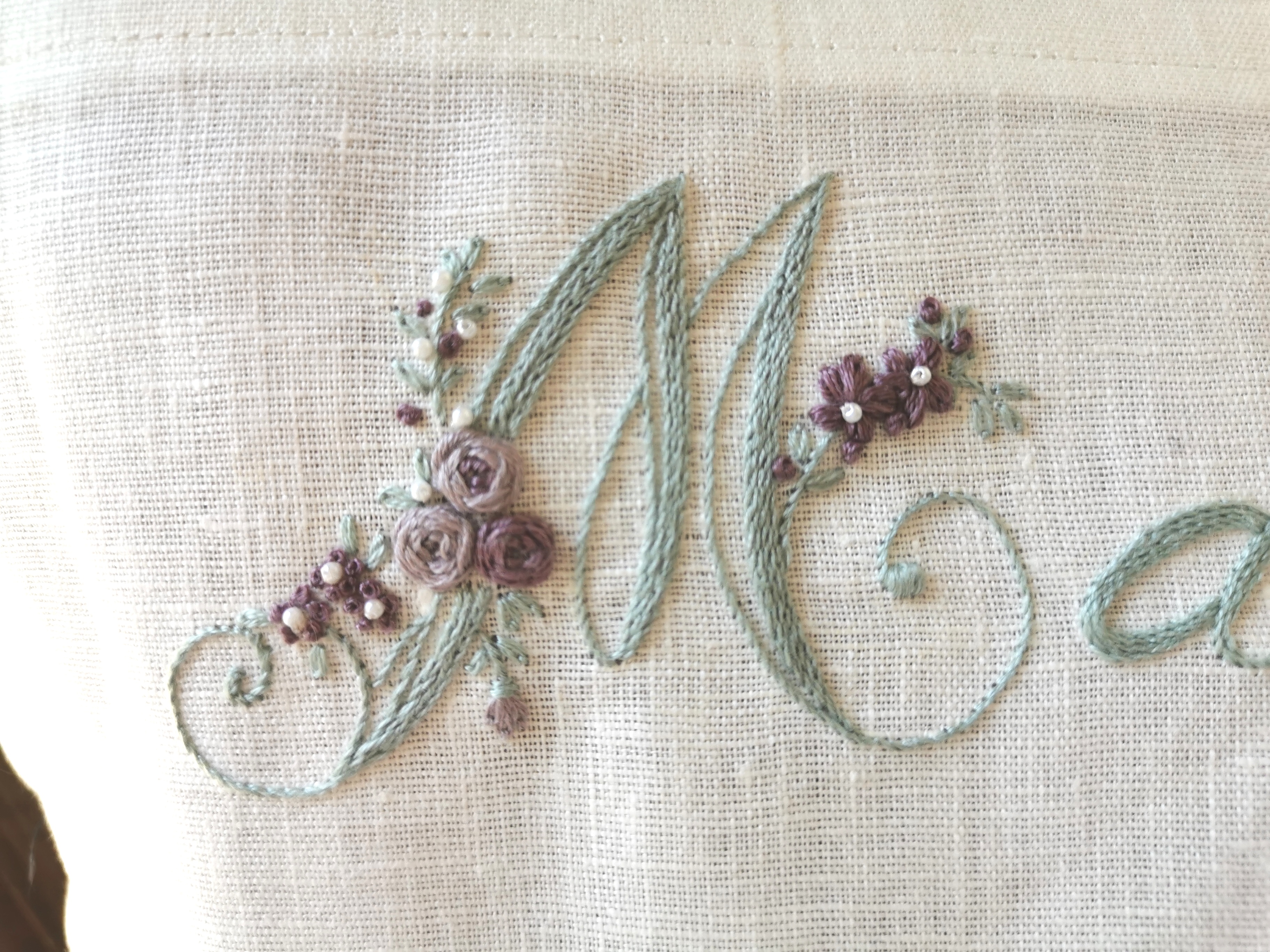基本のステッチで刺せる フランス刺繍図案 Maison （フランス語