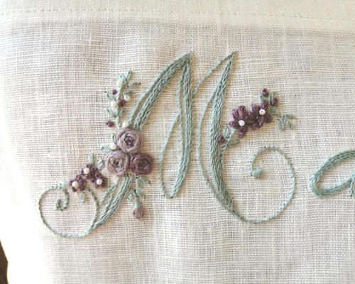 基本のステッチで刺せる フランス刺繍図案 Maison （フランス語で