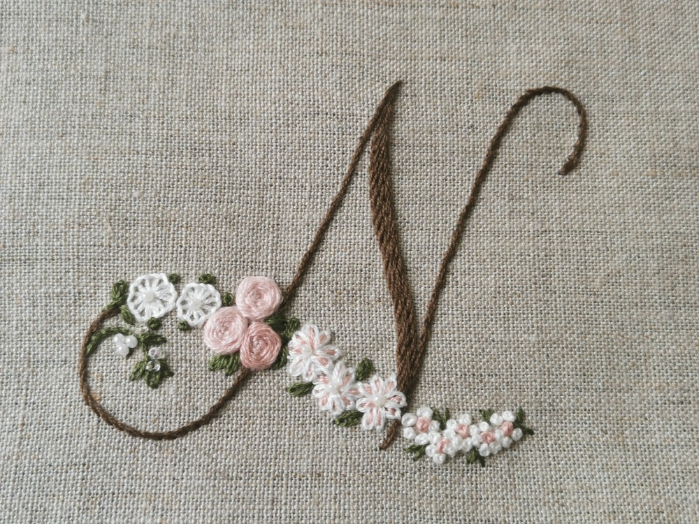 お花とアルファベットの刺繍キット N(ブラウン系） キット Le Petit