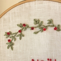 刺繍初めてさんにも　刺繍キット　ビーズと簡単ステッチのクリスマスフレーム(フレーム付き）　 2枚目の画像