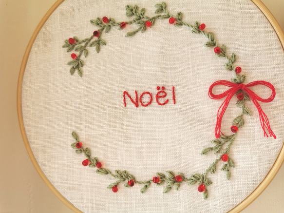 刺繍初めてさんにも　刺繍キット　ビーズと簡単ステッチのクリスマスフレーム(フレーム付き）　 3枚目の画像