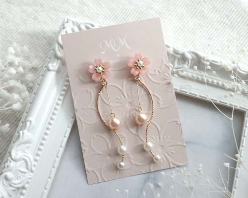 桜とウェーブパールピアス/イヤリング ピアス（スタッド・一粒