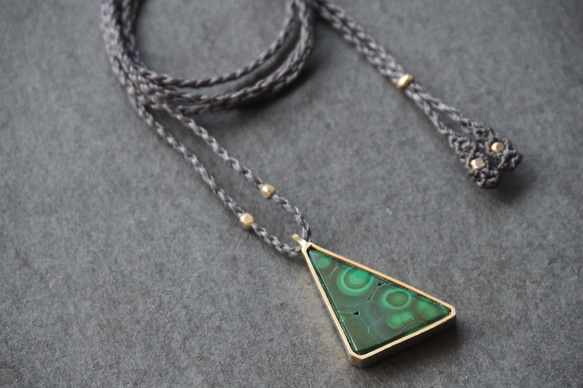 malachite brass necklace 1枚目の画像