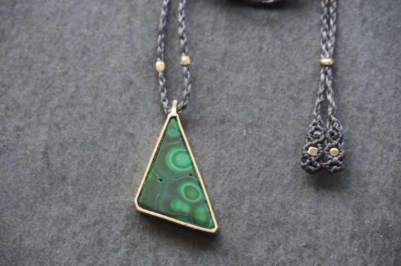 malachite brass necklace 2枚目の画像