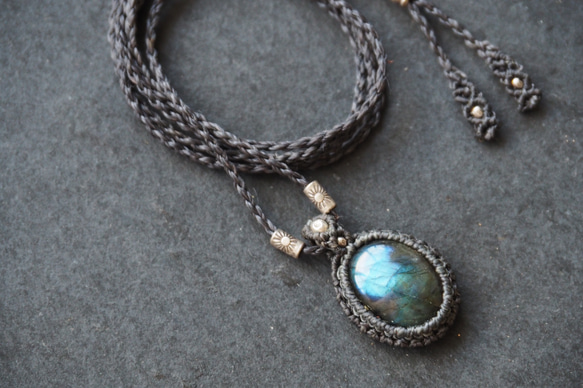 labradorite macramé necklace 1枚目の画像