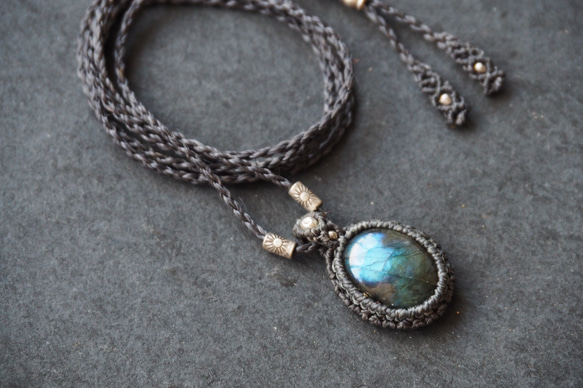 labradorite macramé necklace 4枚目の画像