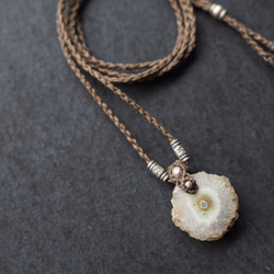 solar quartz macramé necklace (deer horn) 1枚目の画像