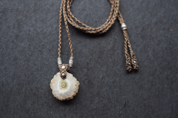 solar quartz macramé necklace (deer horn) 2枚目の画像
