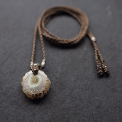 solar quartz macramé necklace (deer horn) 5枚目の画像