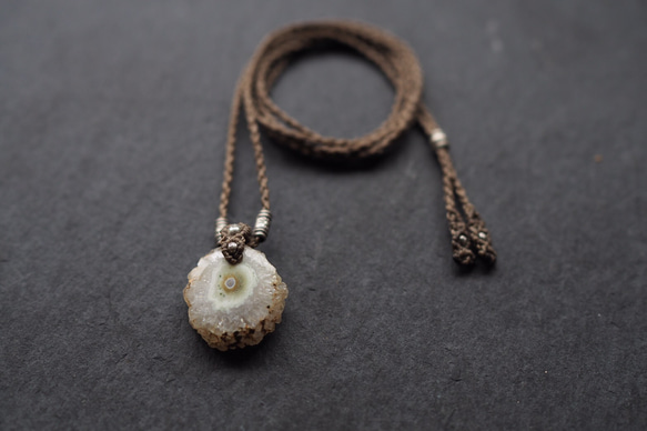 solar quartz macramé necklace (deer horn) 5枚目の画像