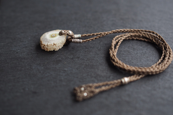 solar quartz macramé necklace (deer horn) 8枚目の画像