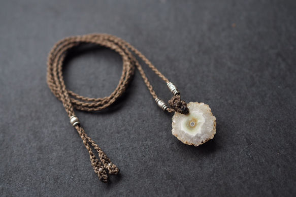 solar quartz macramé necklace (deer horn) 10枚目の画像