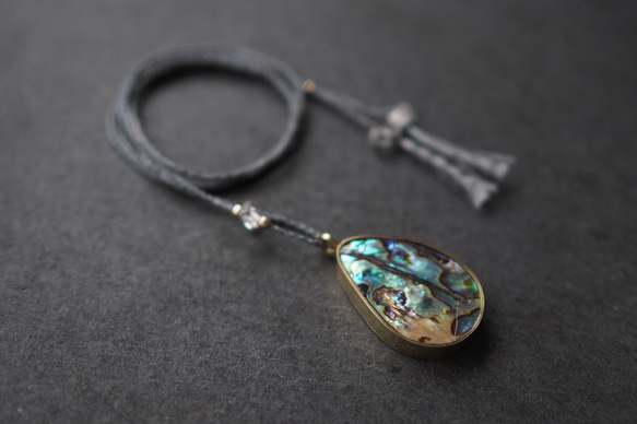 abalone shell brass necklace 4枚目の画像