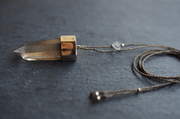 smoky rutile quartz brass necklace 8枚目の画像