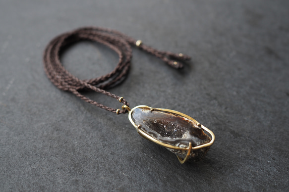 agate geode brass necklace (black) 4枚目の画像