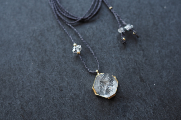 apophyllite brass necklace 1枚目の画像