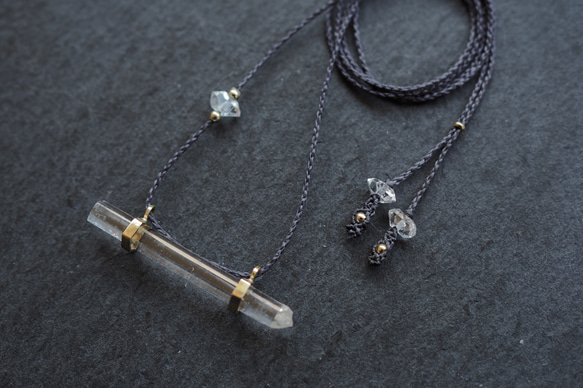 quartz brass necklace (lying down) 3枚目の画像