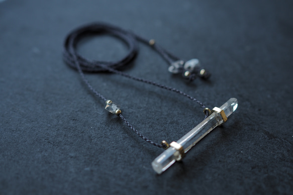quartz brass necklace (lying down) 4枚目の画像