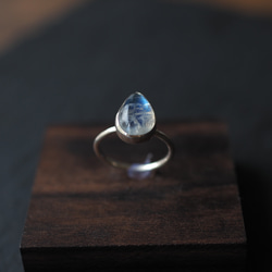 white labradorite silver ring (water drop) 4枚目の画像