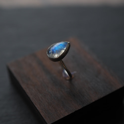 white labradorite silver ring (water drop) 5枚目の画像