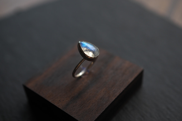 white labradorite silver ring (water drop) 6枚目の画像
