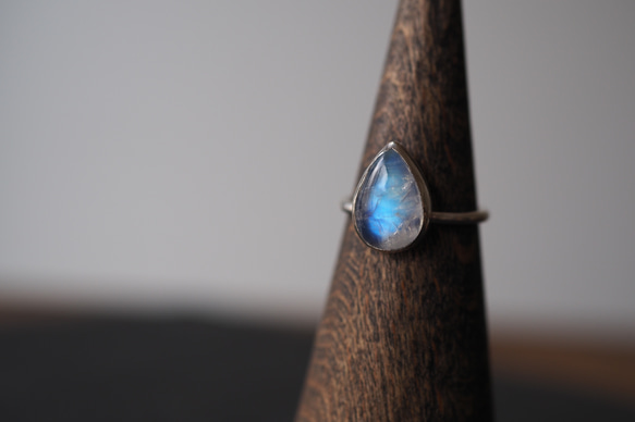 white labradorite silver ring (water drop) 7枚目の画像