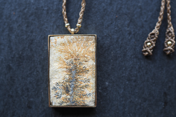 dendrite brass necklace (shade) 2枚目の画像