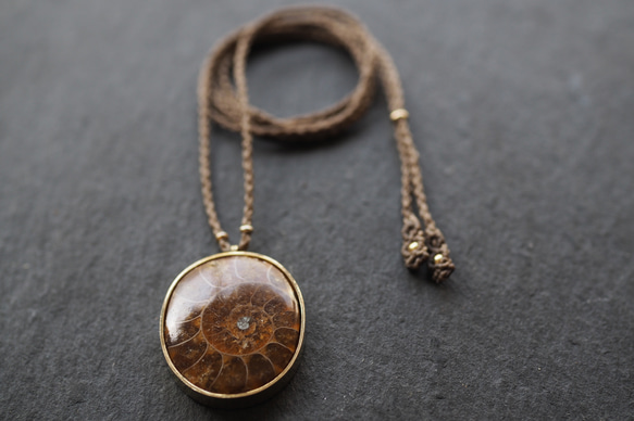 ammonite brass necklace (brown) 7枚目の画像