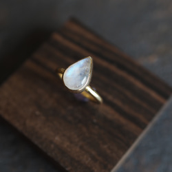 white labradorite brass ring (waterdrop) 2枚目の画像