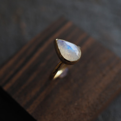 white labradorite brass ring (waterdrop) 3枚目の画像