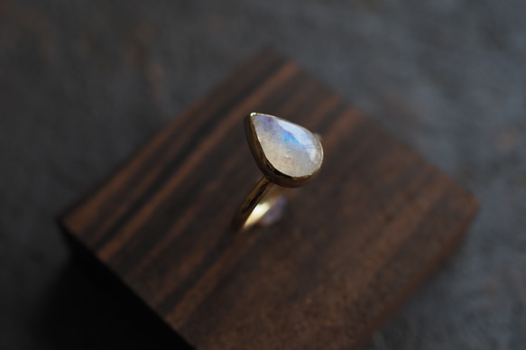 white labradorite brass ring (waterdrop) 3枚目の画像