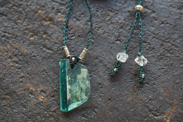 roman glass macrame necklace (aurora) 2枚目の画像