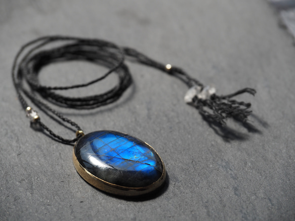 labradorite brass necklace 6枚目の画像