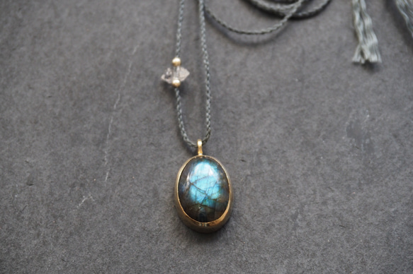 labradorite brass necklace 2枚目の画像